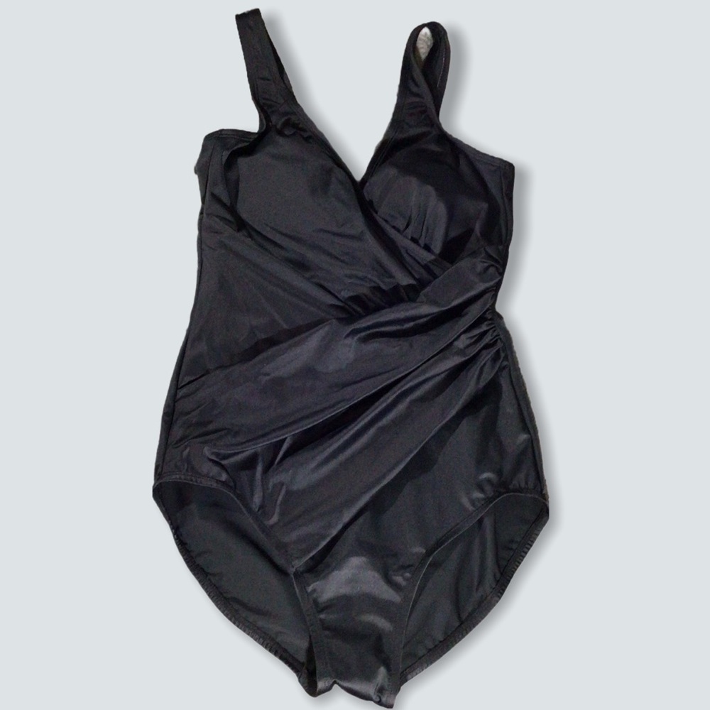 NWT Ruby Ribbon Shaping Swimsuit Aruba Size 10